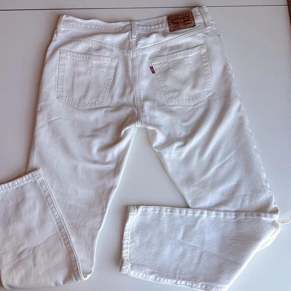 Levi's Customized and Tapered White Distressed jeans - Picture 5 of 11